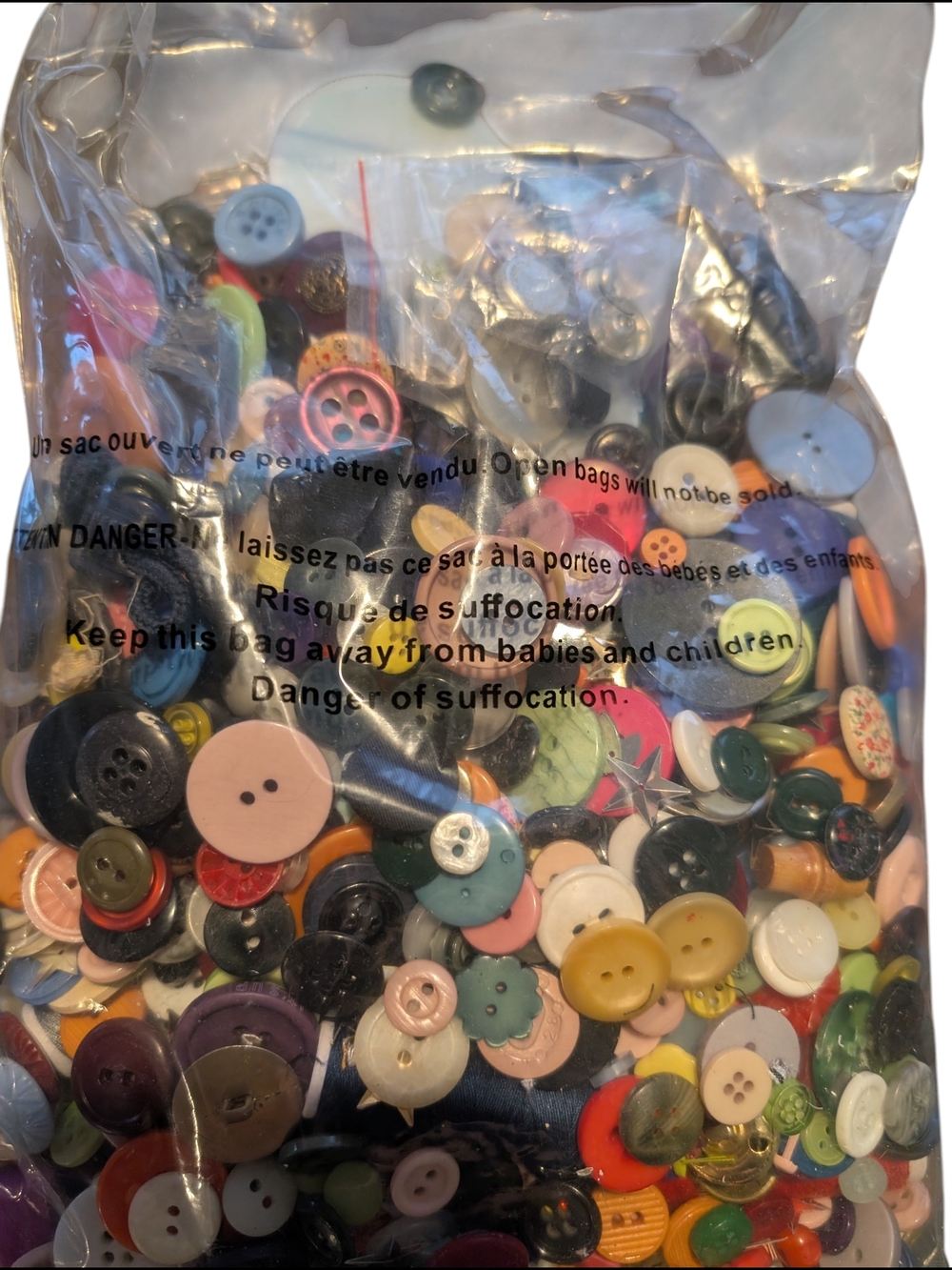 Mixed Sewing Buttons & Thread Bundle - Multicolor - Picture 3 of 3